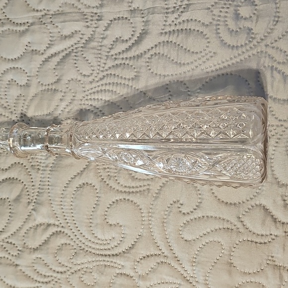 Elegant Clear Glass Patterned Decanter - Picture 6 of 7